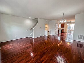 42712 Redpath Terrace in Ashburn, VA - Foto de edificio - Building Photo