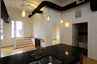 Market Villas in Richmond, VA - Building Photo