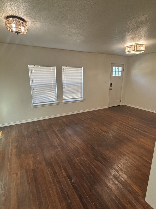 703 N Blair St in Belton, TX - Building Photo - Building Photo