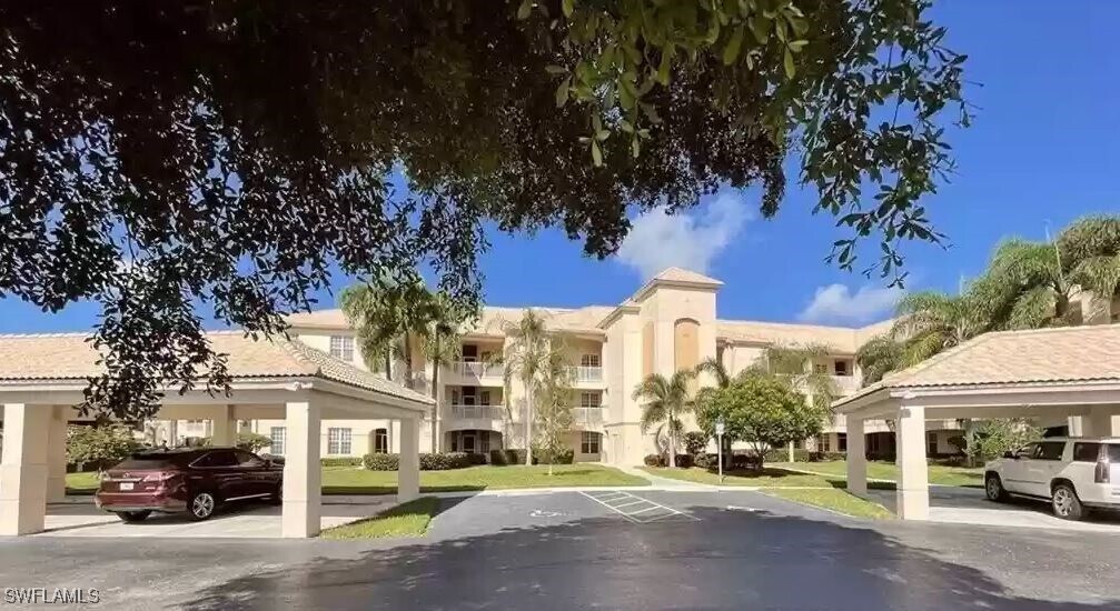 17020 Willowcrest Way in Ft. Myers, FL - Building Photo