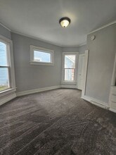 1215 1/2 E 12th St in Davenport, IA - Building Photo - Building Photo