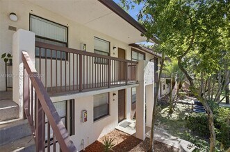 9994 Nob Hill Ct in Sunrise, FL - Building Photo - Building Photo