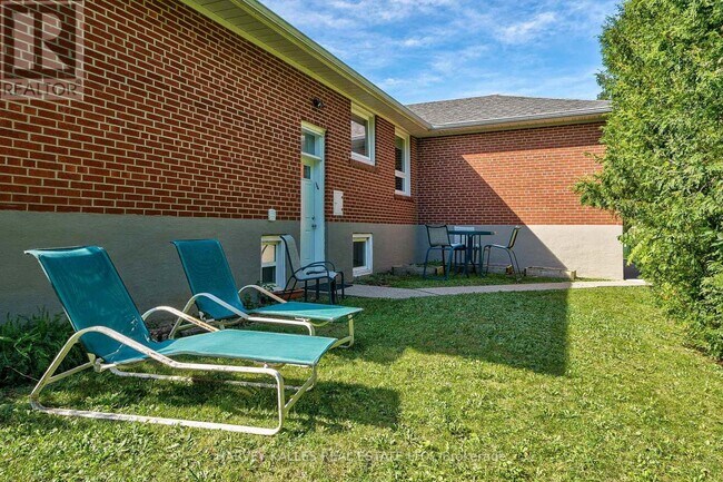 215 Searle Ave in Toronto, ON - Building Photo - Building Photo