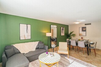 8550 E McDowell Rd in Scottsdale, AZ - Foto de edificio - Building Photo