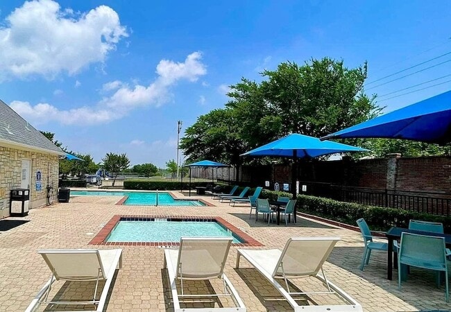 3334 University Park Ln, Unit 3 in Irving, TX - Building Photo - Building Photo