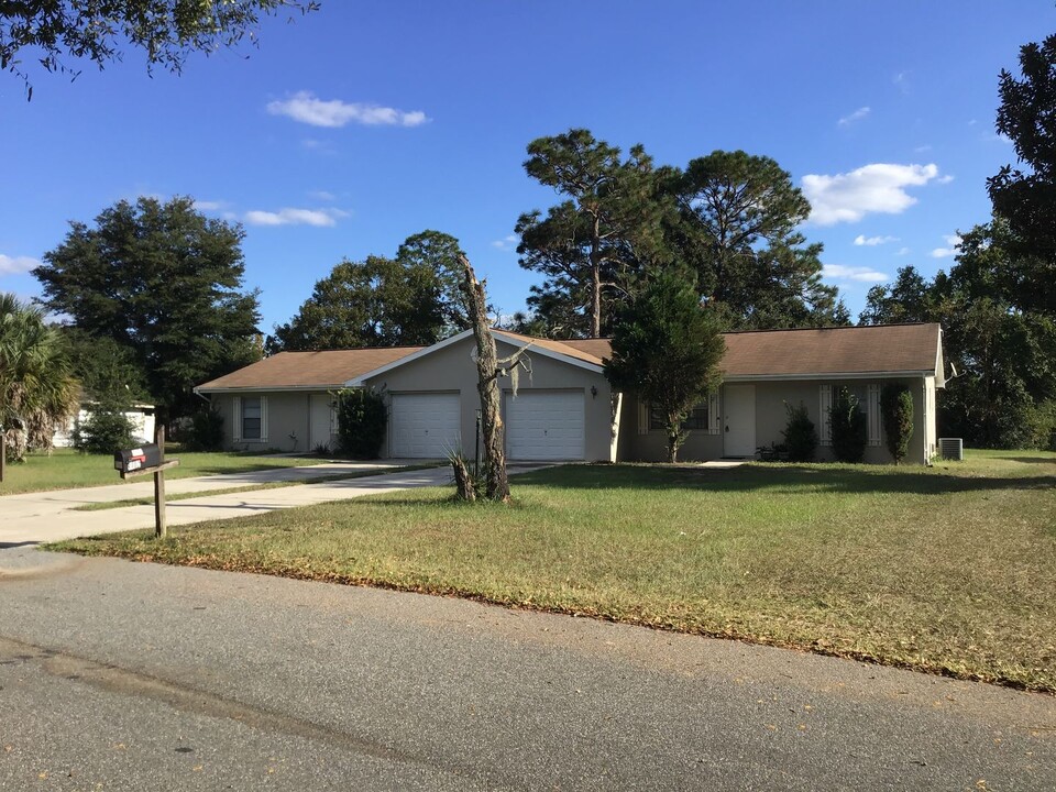 8400 SW 101st Place Rd in Ocala, FL - Building Photo