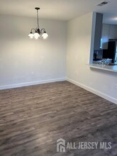111 Kings Ct in Woodbridge, NJ - Building Photo - Building Photo