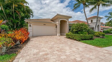 7667 Martino Cir in Naples, FL - Building Photo - Building Photo