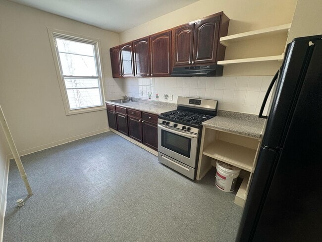 property at 203 N 9th Ave