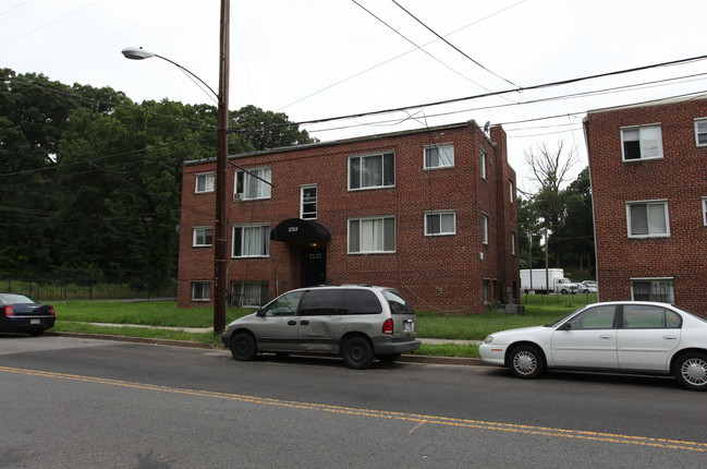 1733 27th St SE in Washington, DC - Foto de edificio - Building Photo