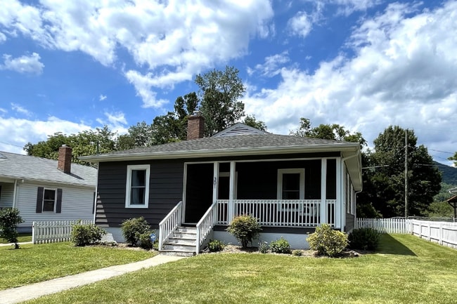 301 Richmond Ave