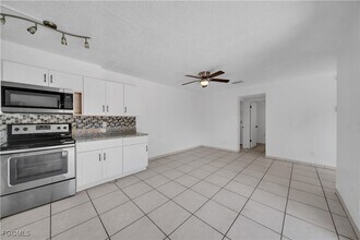 1444 Park Shore Cir in Ft. Myers, FL - Building Photo - Building Photo