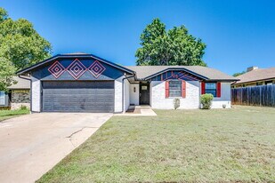 1521 E Main St in Moore, OK - Building Photo