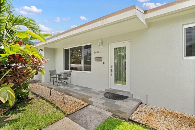 14621 NW 13th Rd in Miami, FL - Building Photo - Building Photo