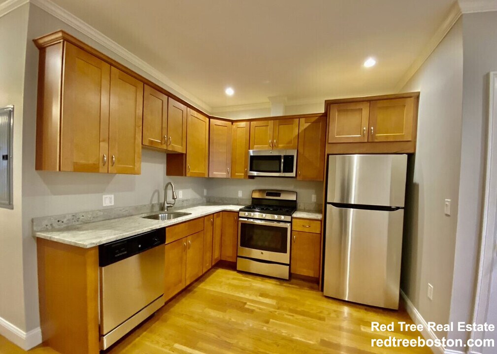 2 Marney St, Unit 3 Marney #2 in Cambridge, MA - Building Photo