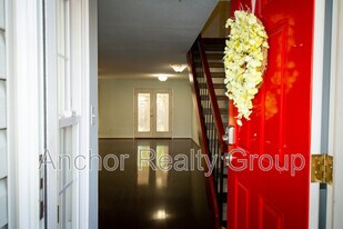 304 Falling Ln in Virginia Beach, VA - Building Photo