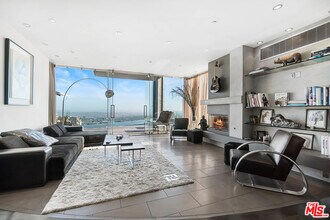 1742 Viewmont Dr in West Hollywood, CA - Building Photo - Building Photo