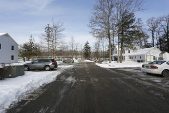 Salmon Falls Estates in Rochester, NH - Foto de edificio - Building Photo