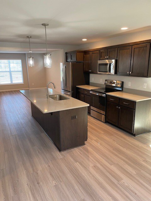 621 Hillcrest Dr in Waunakee, WI - Building Photo