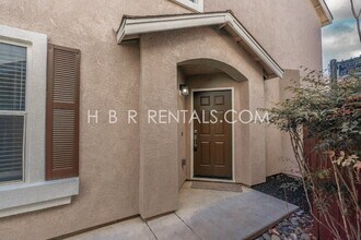 419 Pioneer Ave in Manteca, CA - Building Photo - Building Photo