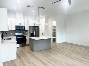 6528 Weston St in Houston, TX - Building Photo - Building Photo