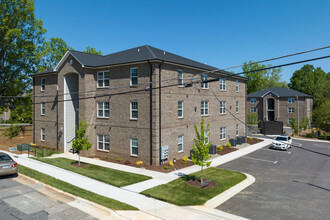 Stella's Place Apartments in Greensboro, NC - Foto de edificio - Building Photo