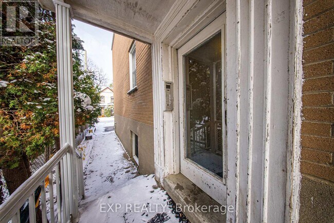 36 Market St in Brampton, ON - Building Photo - Building Photo