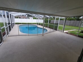 2777 W Covington Dr in Deltona, FL - Foto de edificio - Building Photo