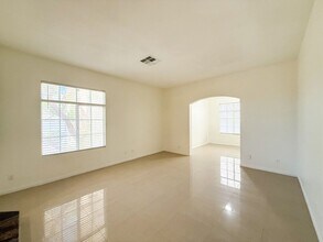 10246 Valaspen St in Las Vegas, NV - Building Photo - Building Photo