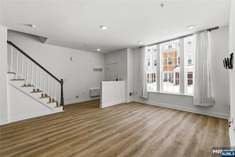 25 Veterans Dr in Wood Ridge, NJ - Building Photo - Building Photo