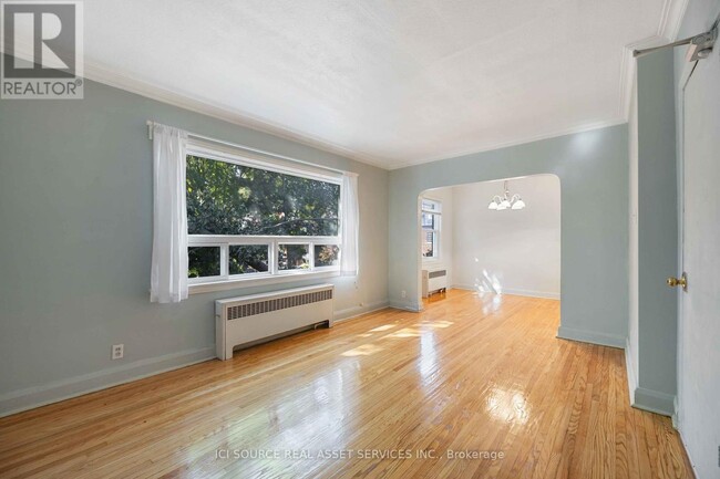 112-112 Eastwood Rd in Toronto, ON - Building Photo - Building Photo
