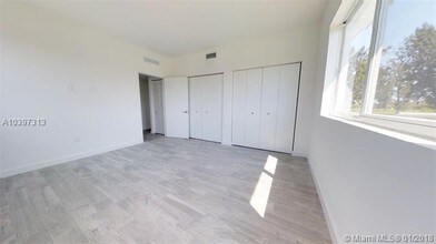 321 S Shore Dr-Unit -12 in Miami Beach, FL - Foto de edificio - Building Photo