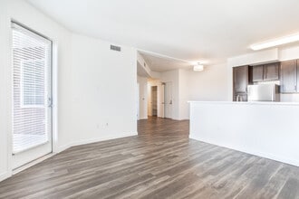 Deer Creek Apartments in San Ramon, CA - Building Photo - Interior Photo