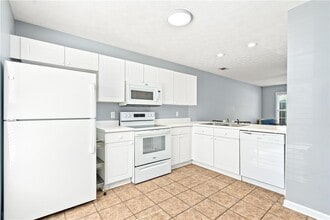 1477 N Donahue Dr in Auburn, AL - Building Photo - Building Photo