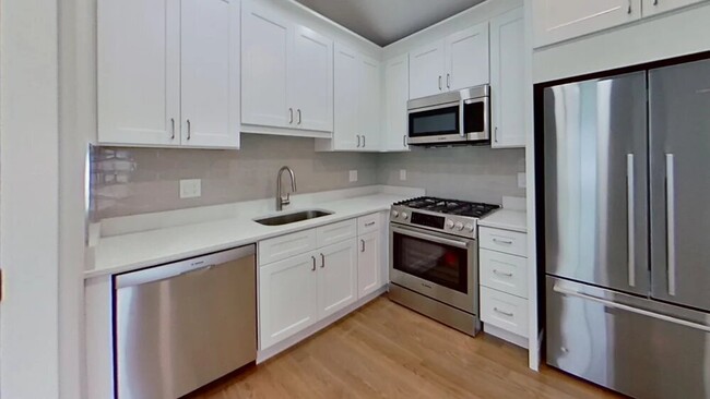 153 Foster St, Unit 3 in Boston, MA - Foto de edificio - Building Photo