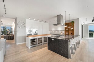 4701 N Meridian Ave, Unit 512 in Miami Beach, FL - Building Photo