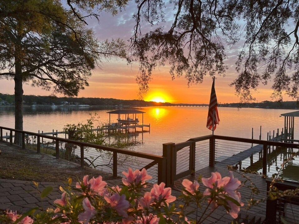 1802 23rd St in Niceville, FL - Foto de edificio