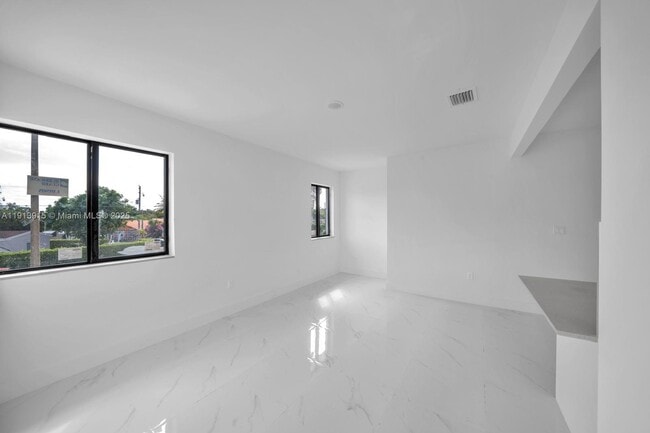 450 Beacom Blvd in Miami, FL - Building Photo - Building Photo