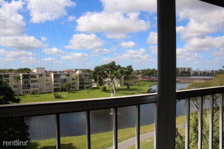 14671 Bonaire Blvd-Unit -Apt 502 in Delray Beach, FL - Building Photo