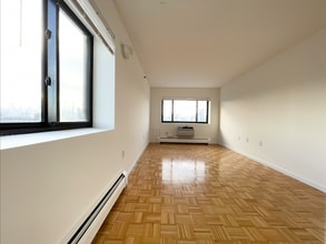 3212 23rd St, Unit 2 in Astoria, NY - Foto de edificio - Building Photo