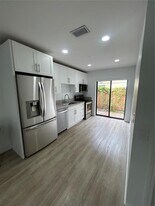 6121 SW 48th Ct in Davie, FL - Building Photo