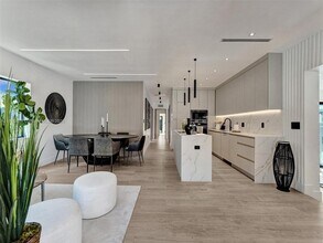 2066 NE 174th St in North Miami Beach, FL - Building Photo - Building Photo