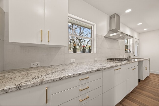 339 E Delz Dr