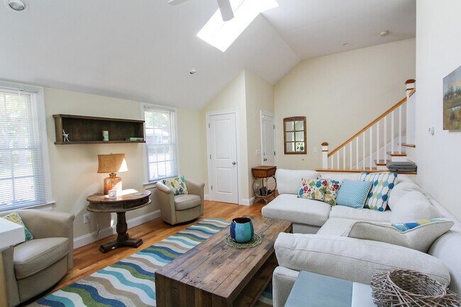 13 South St in Barnstable, MA - Building Photo - Building Photo