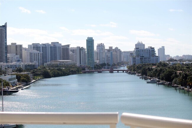 6820 Indian Creek Dr in Miami, FL - Foto de edificio - Building Photo