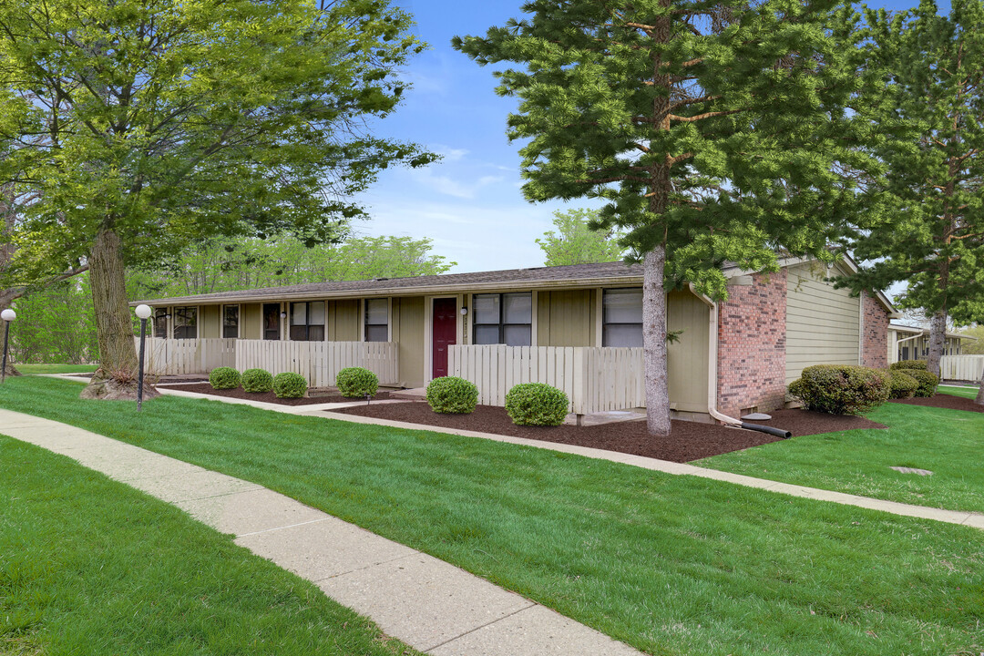 Acadia Court in Bloomington, IN - Building Photo