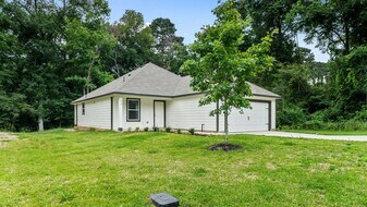 410 Pimmit Hill Run in Montgomery, TX - Building Photo