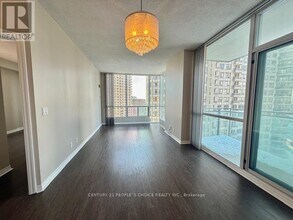 3939 Duke of York Blvd in Mississauga, ON - Building Photo - Building Photo