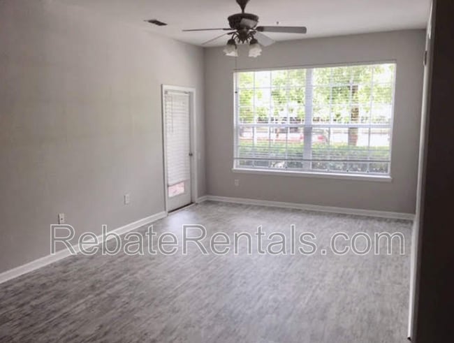 7990 Baymeadows Rd E in Jacksonville, FL - Foto de edificio - Building Photo