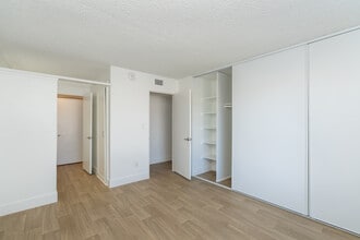 Terre at Sandalwood in El Cajon, CA - Foto de edificio - Building Photo